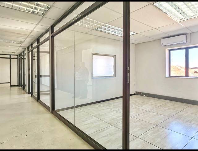 252M² OFFICE TO LET IN WILLOWBROOK